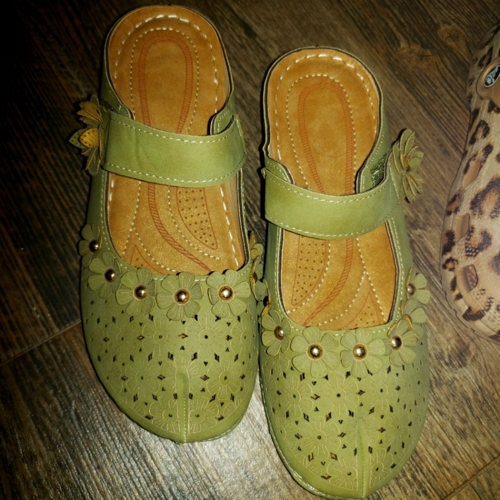Green mules